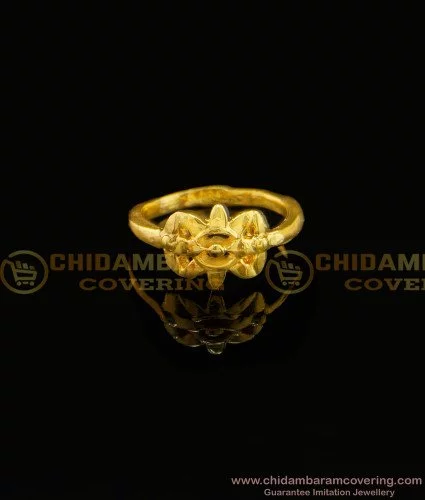 Buy Square Design Ladie's Diamond Finger Ring in 18KT Rose Gold Online |  ORRA