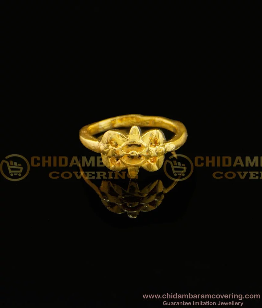 Sophisticated Yellow Gold Ridged Finger Ring